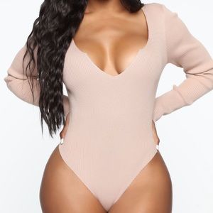V-neck knot bodysuit